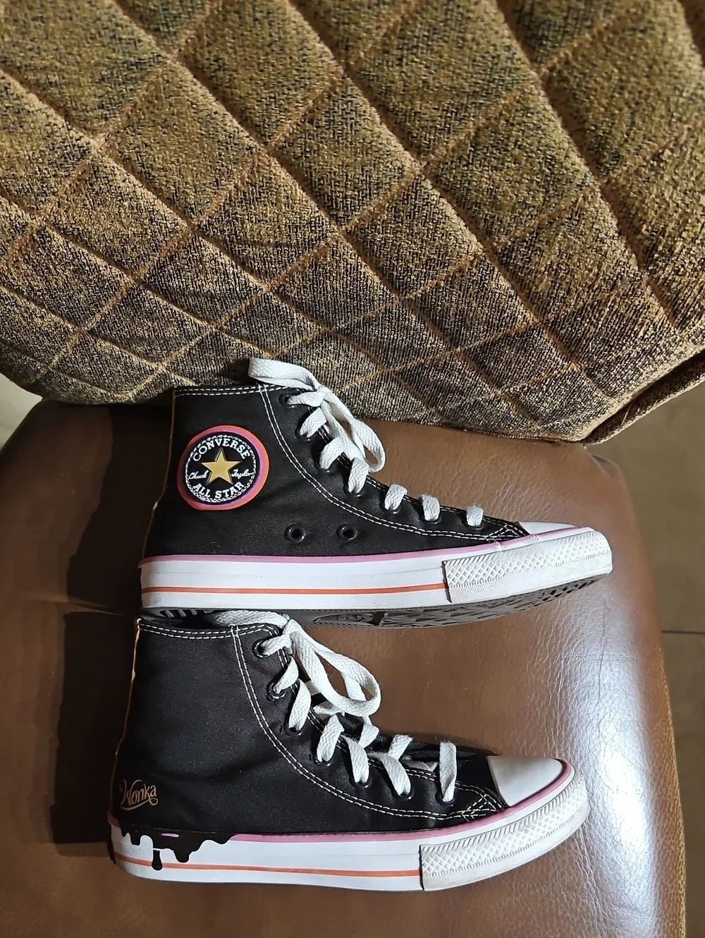 Converse here pair